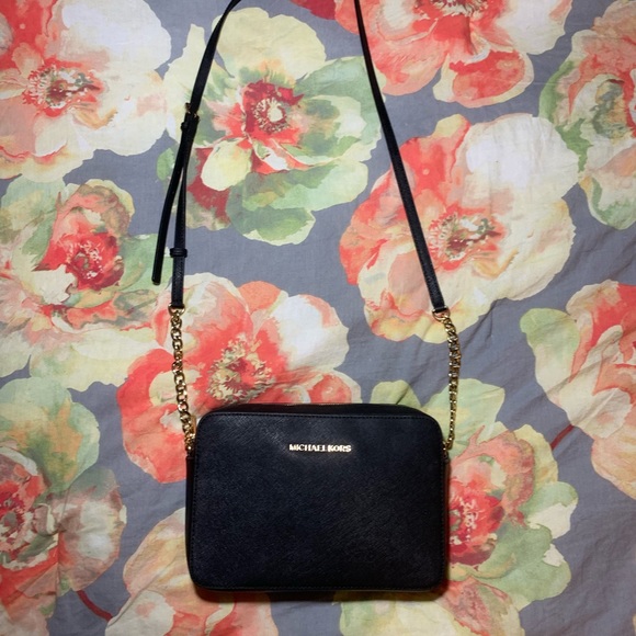 Michael Kors Handbags - Michael Kors Crossbody